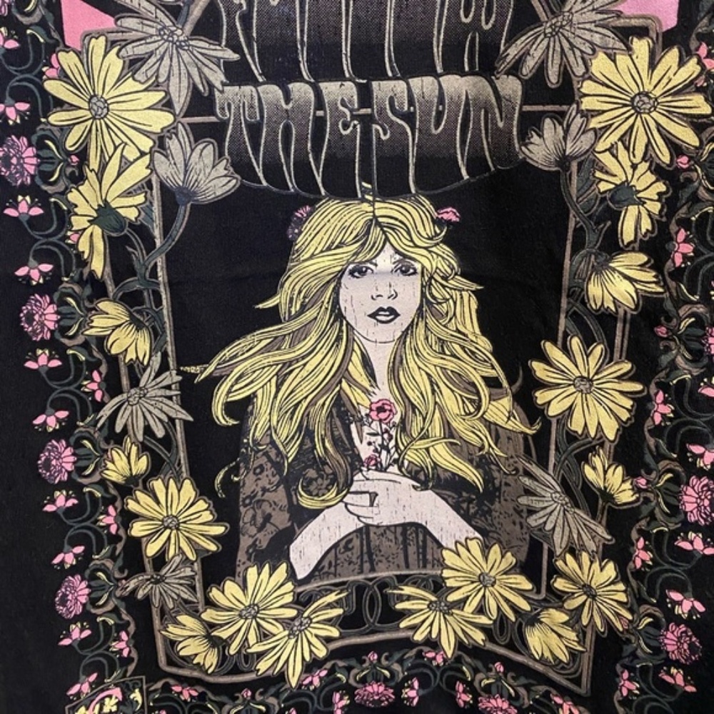 Stevie Nicks Follow the Sun Graphic Band T-Shirt - Picture 6 of 6